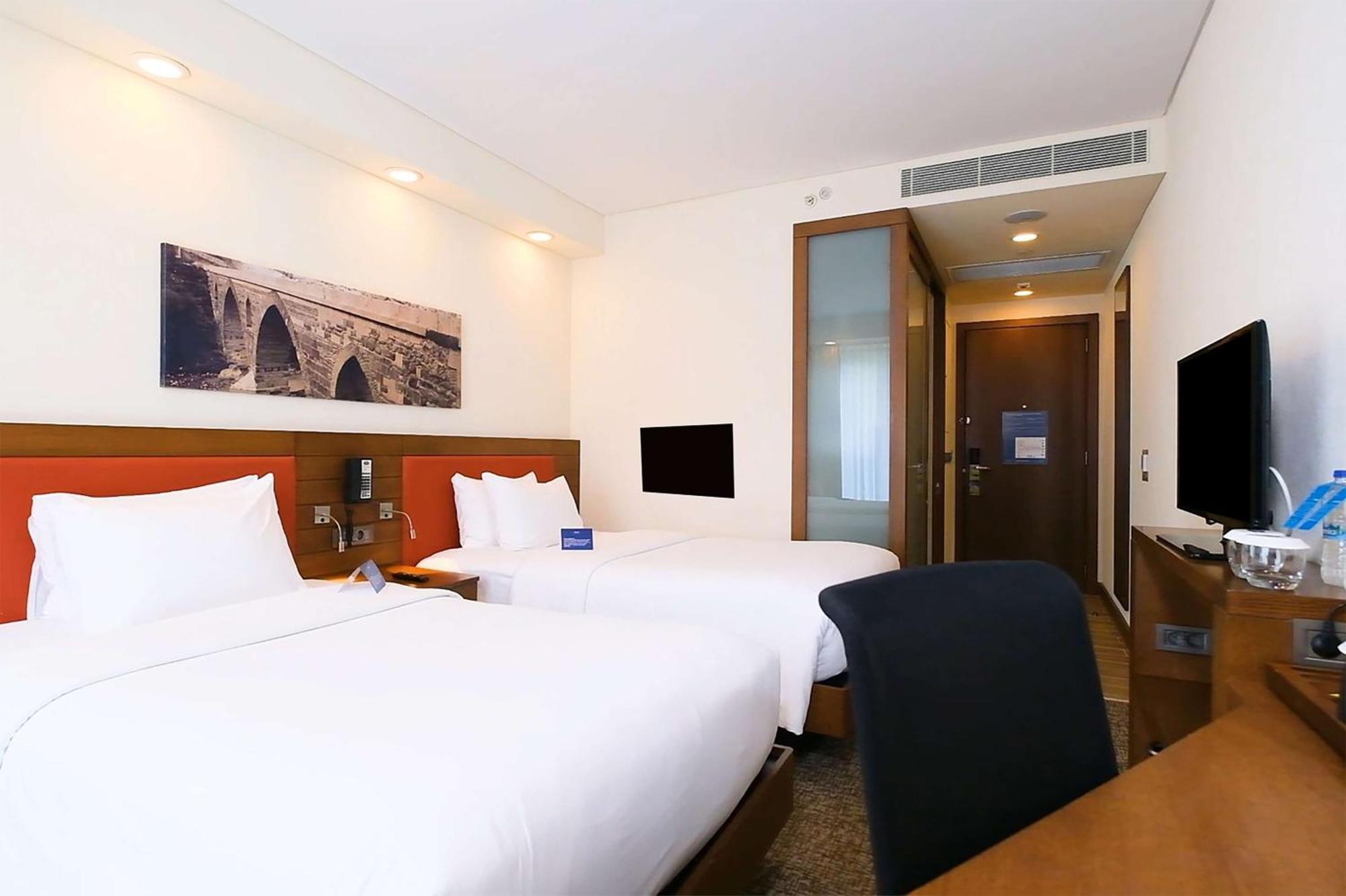 Hotel Hampton By Hilton Samsun Exterior foto